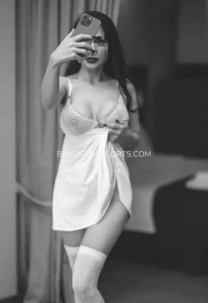 Bendigo escorts emelie