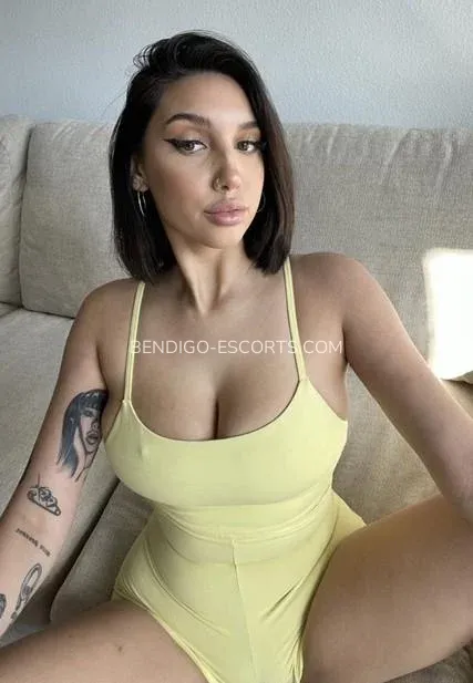 Bendigo escorts Courtney — 1