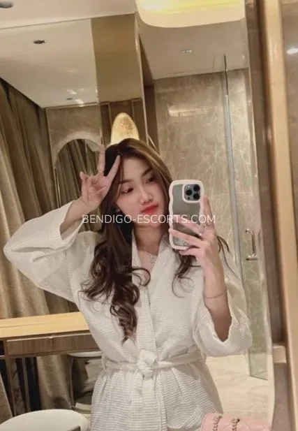 Bendigo escorts Emilia — 8