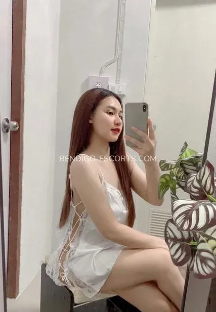 Bendigo escorts Emelie — 4